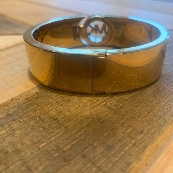 Michael Kors Logo Bangle - Picture 4 of 7